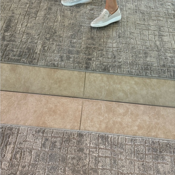 Size 37 soft silver slip on leather sneakers. - Picture 6 of 6